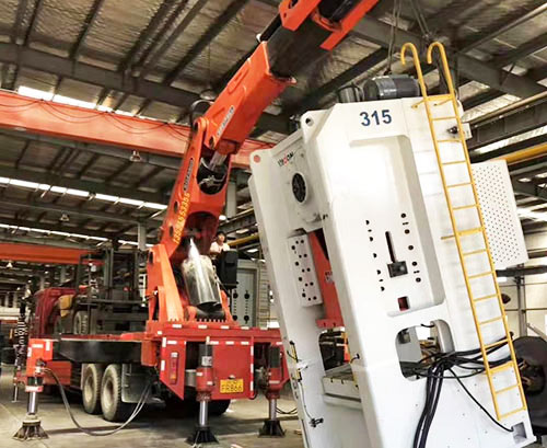 镇江京口附近随车吊出租，轻松解决运输难题