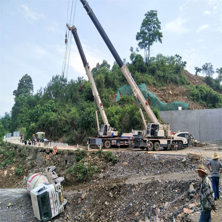 镇江京口汽车掉沟里叫吊车救援要多少钱